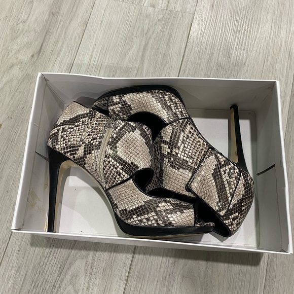 Calvin Klein: Lenora Classic Python Print Open Toe Heel - Picture 8 of 11